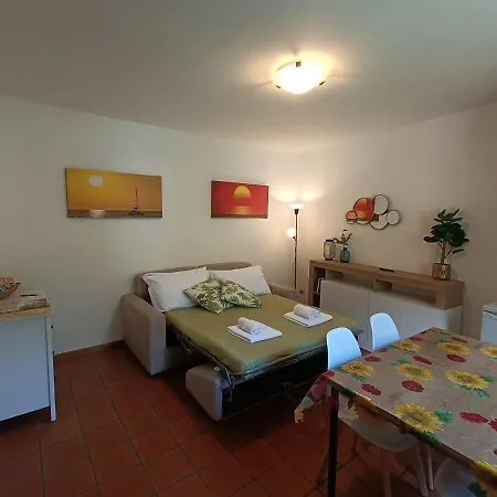 Riva Bianca Castle Apartman Lierna